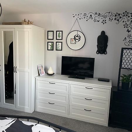 Cosy Home From Home With Private Bathroom - Free Parking Кардифф Экстерьер фото