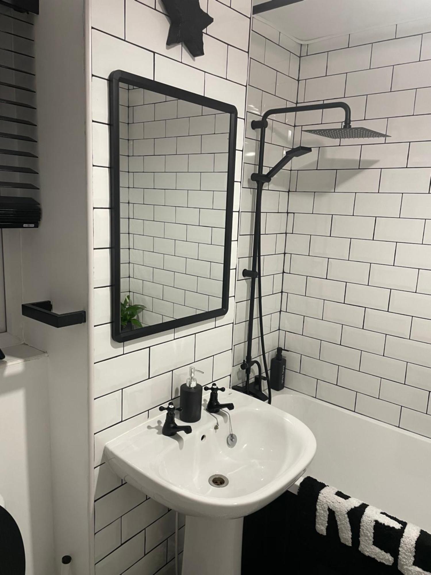 Cosy Home From Home With Private Bathroom - Free Parking Кардифф Экстерьер фото